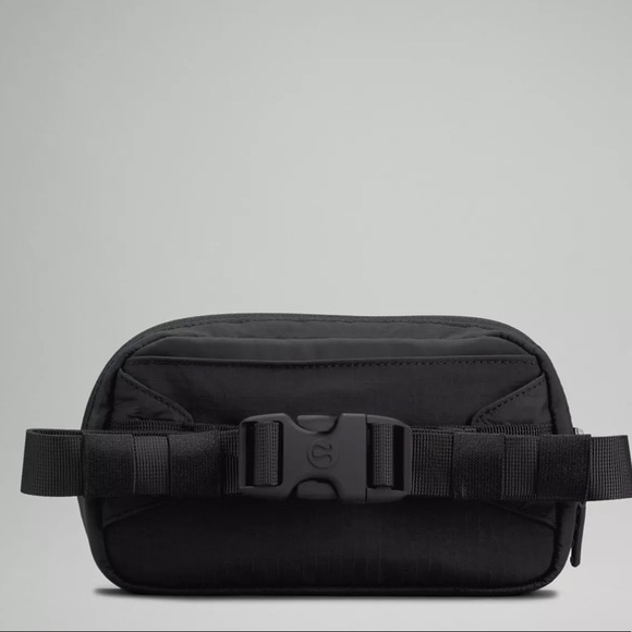 🍋NWT Lululemon Belt Bag Mini Black BLK - Picture 3 of 7